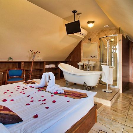 Palazzo Wellness Villa Eger Esterno foto