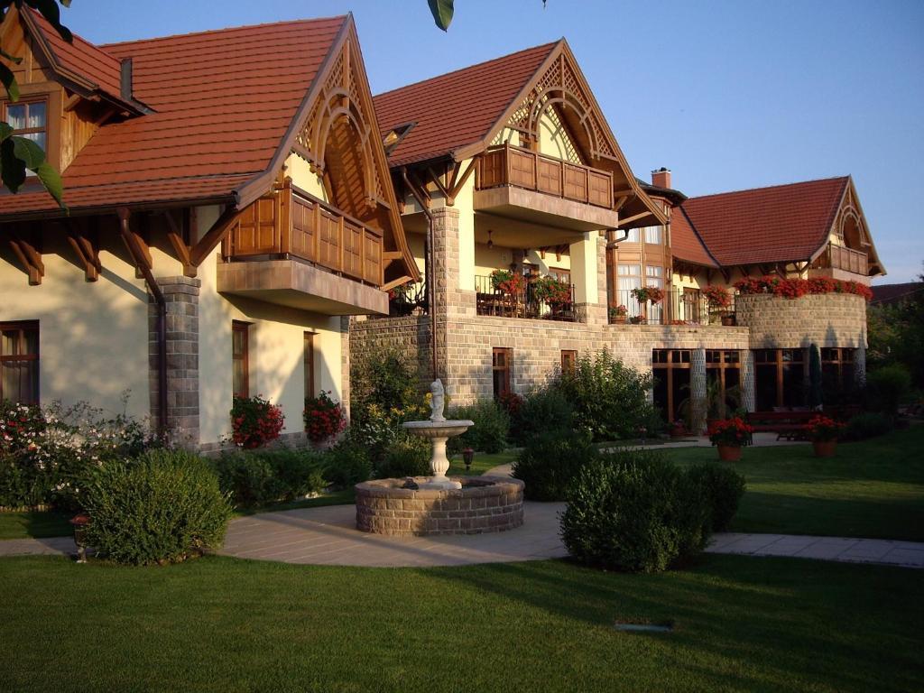Palazzo Wellness Villa Eger Esterno foto