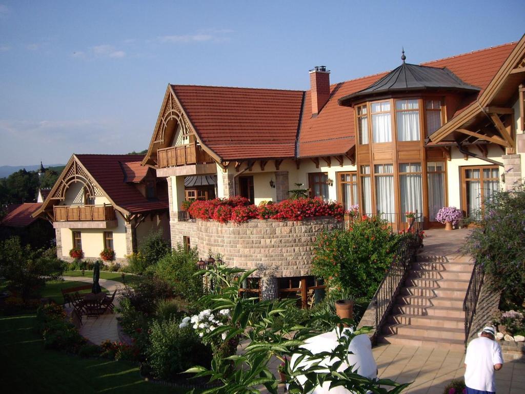 Palazzo Wellness Villa Eger Esterno foto