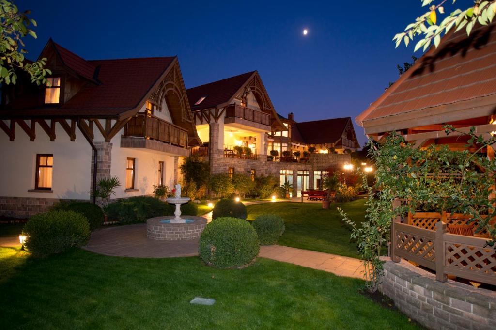 Palazzo Wellness Villa Eger Esterno foto