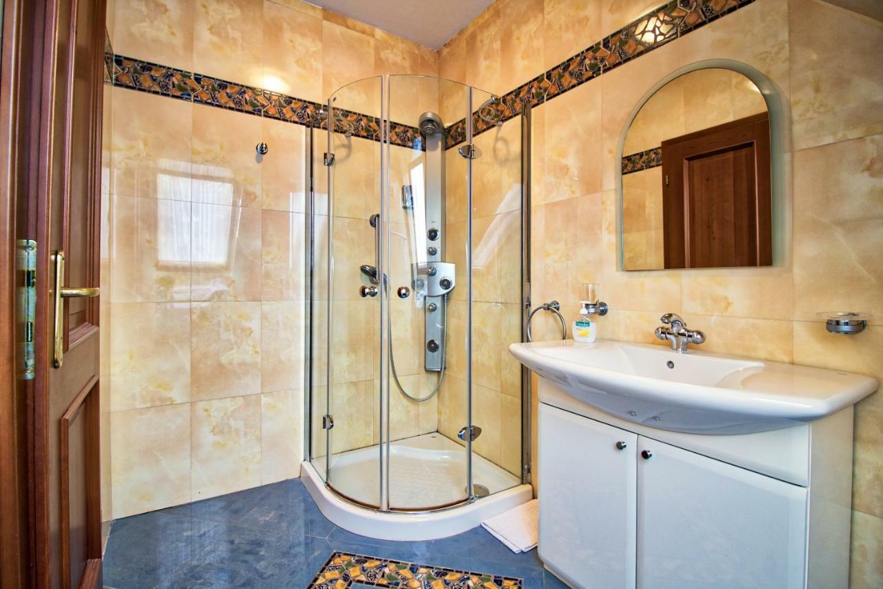 Palazzo Wellness Villa Eger Esterno foto