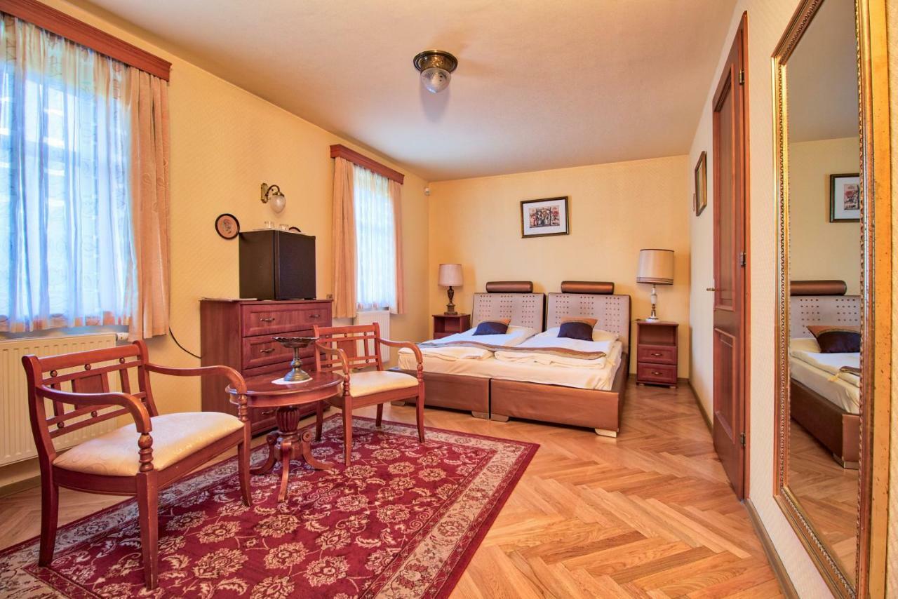Palazzo Wellness Villa Eger Esterno foto