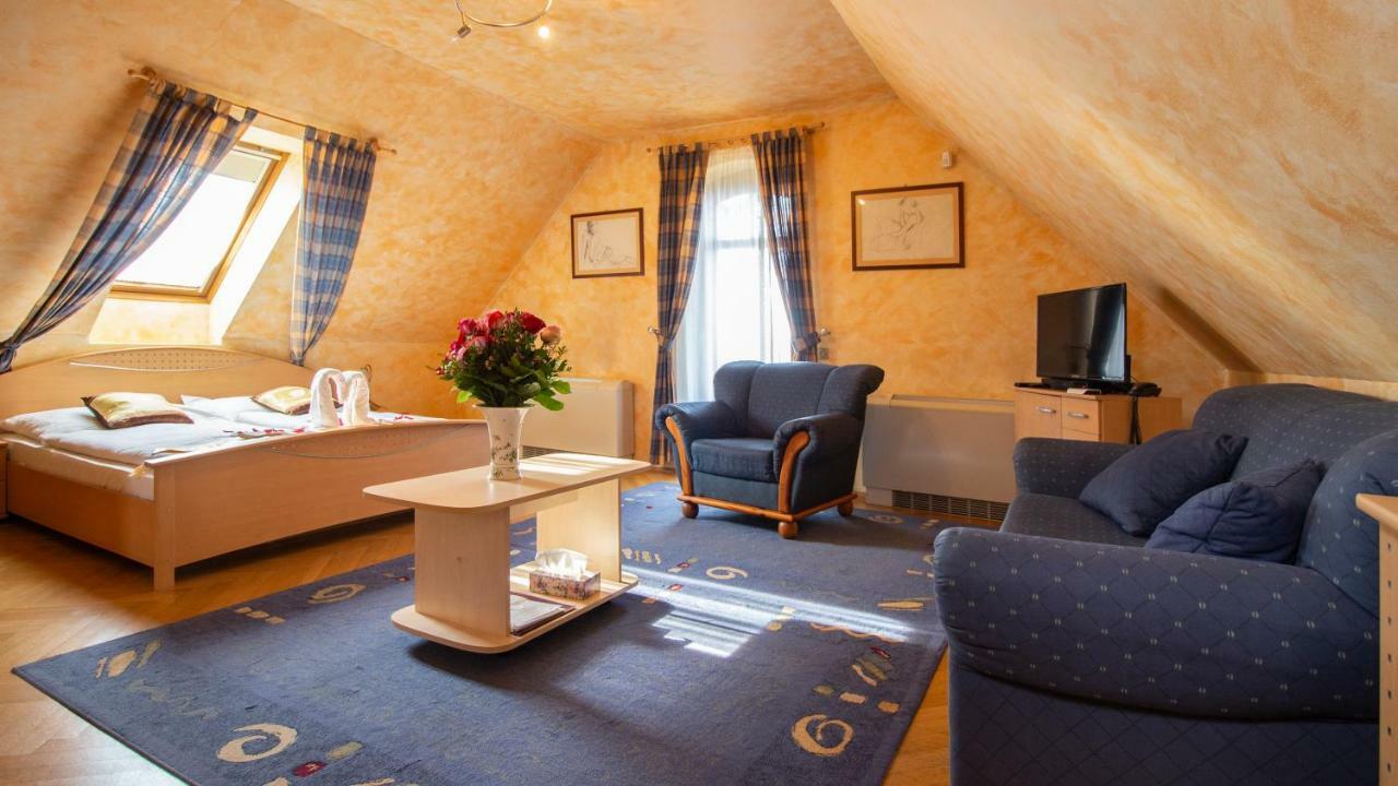 Palazzo Wellness Villa Eger Esterno foto