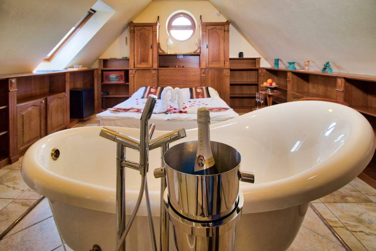 Palazzo Wellness Villa Eger Esterno foto