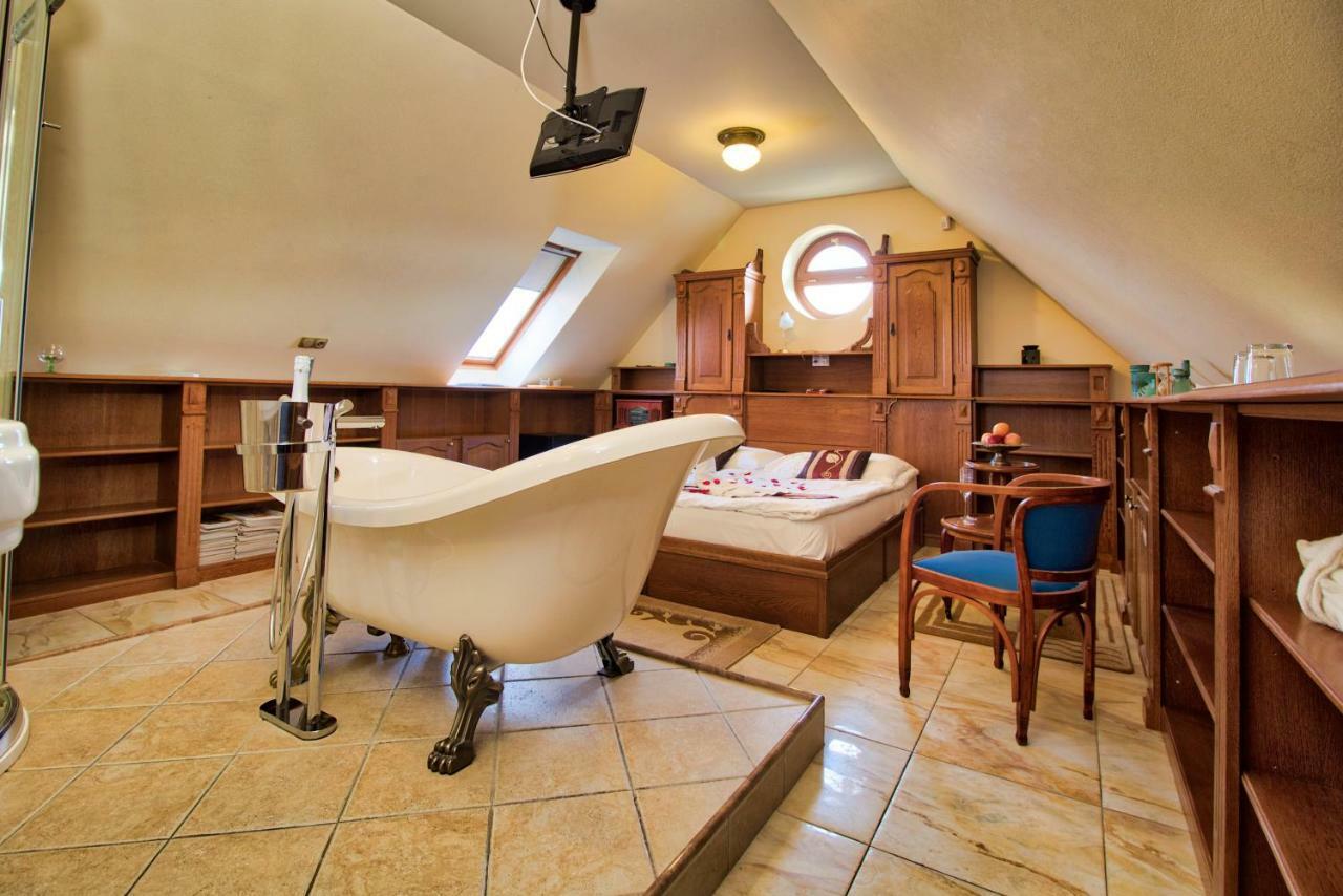 Palazzo Wellness Villa Eger Esterno foto