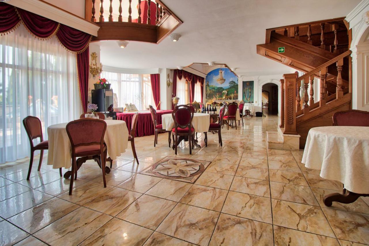 Palazzo Wellness Villa Eger Esterno foto