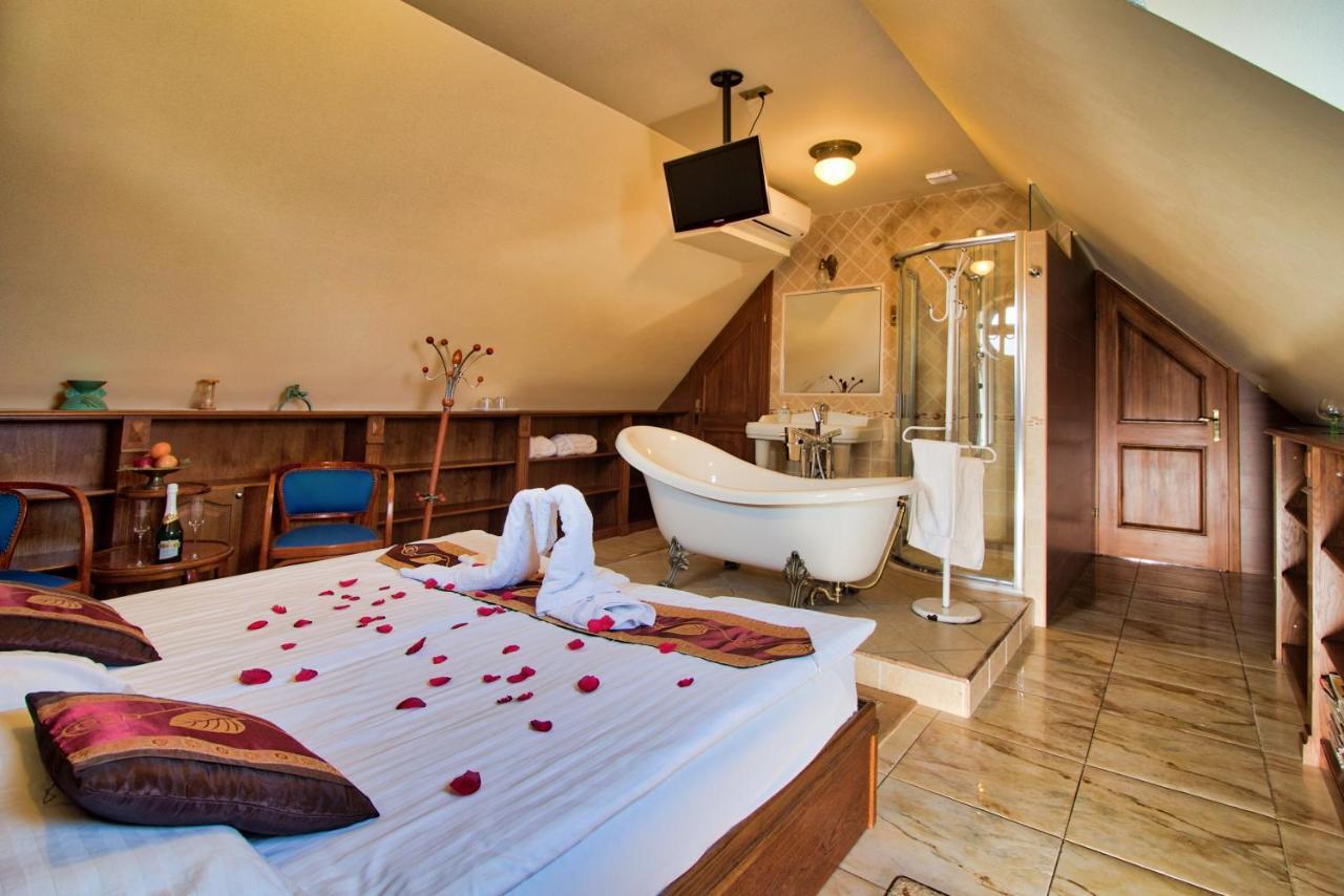 Palazzo Wellness Villa Eger Esterno foto